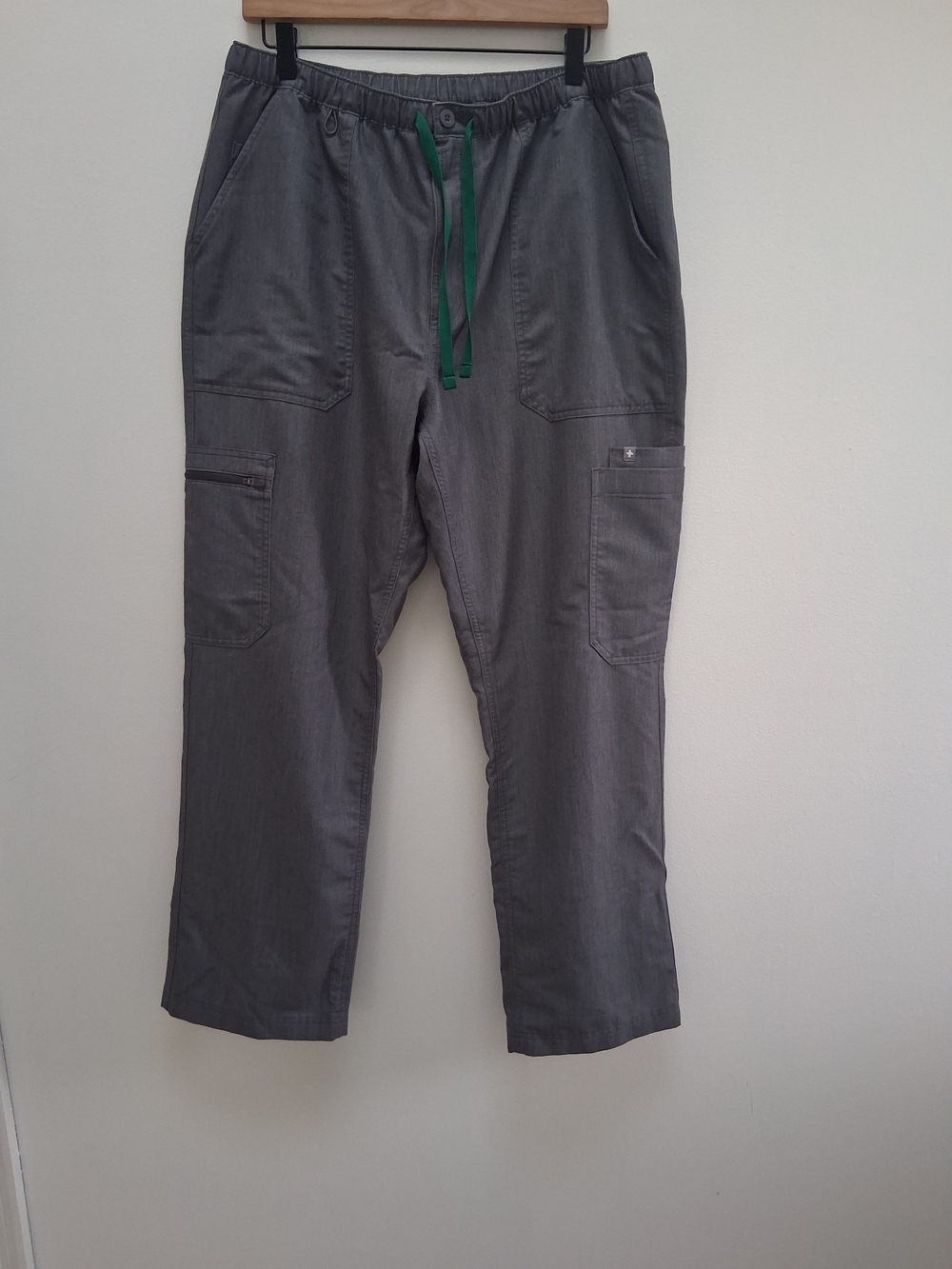 Figs Men's Cairo Cargo Straight Leg Scrub Pants Gray  XL 1000200R